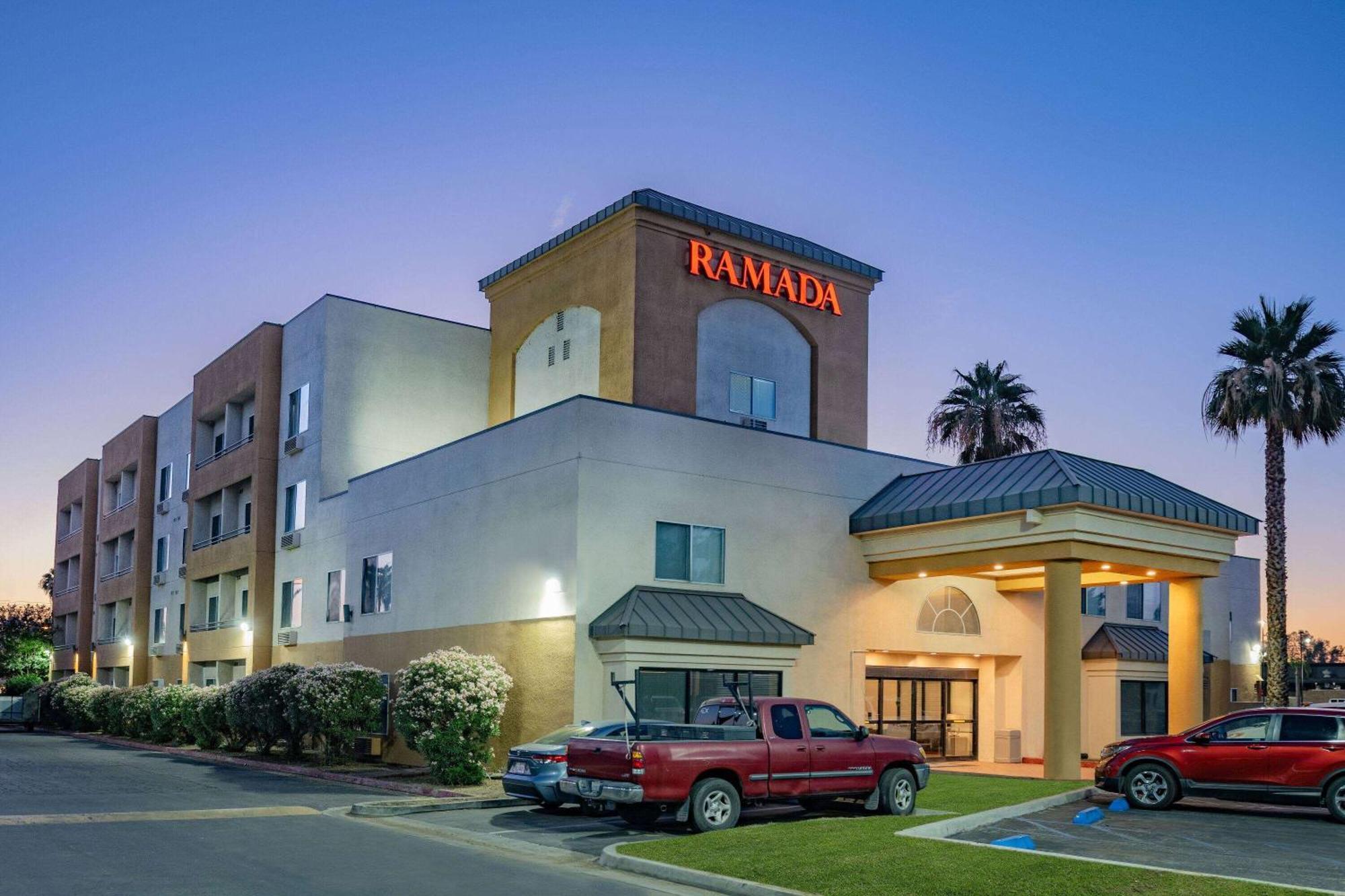 Готель Ramada By Wyndham Бейкерсфілд Екстер'єр фото