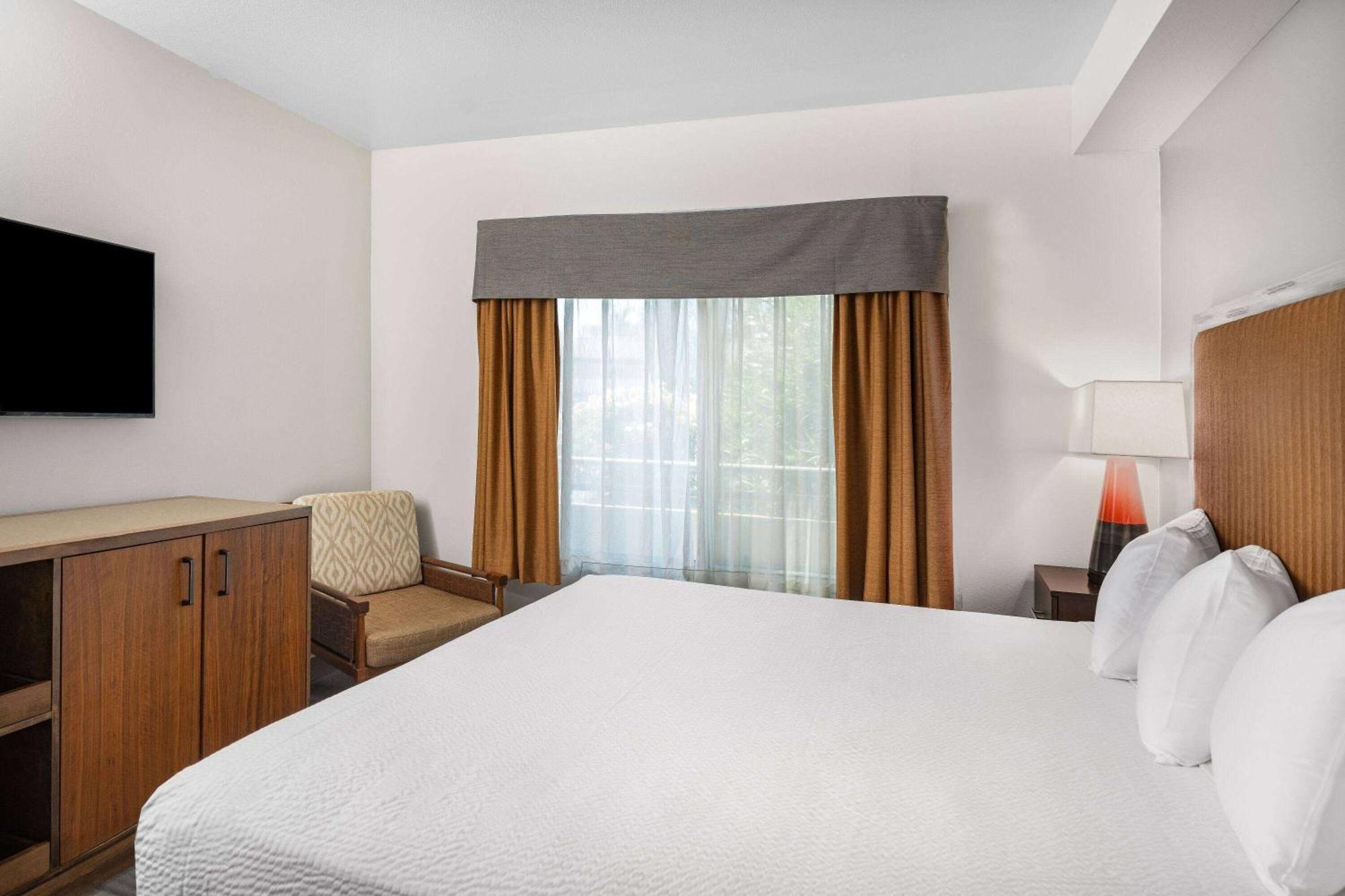 Готель Ramada By Wyndham Бейкерсфілд Екстер'єр фото