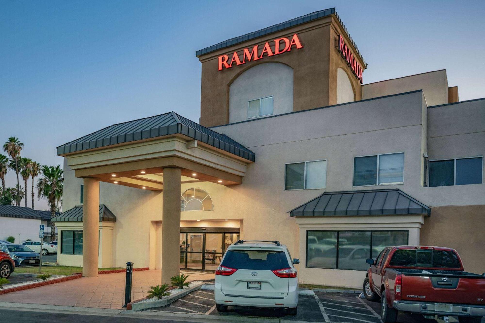 Готель Ramada By Wyndham Бейкерсфілд Екстер'єр фото